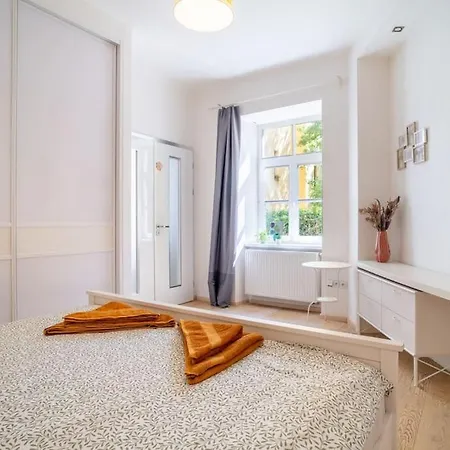 Апартаменты Cozy 2-bedroom *