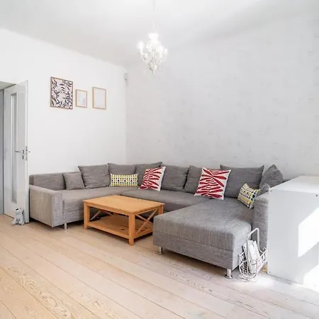 Cozy 2-bedroom Lejlighed