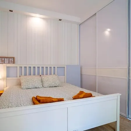 Апартаменты Cozy 2-bedroom *