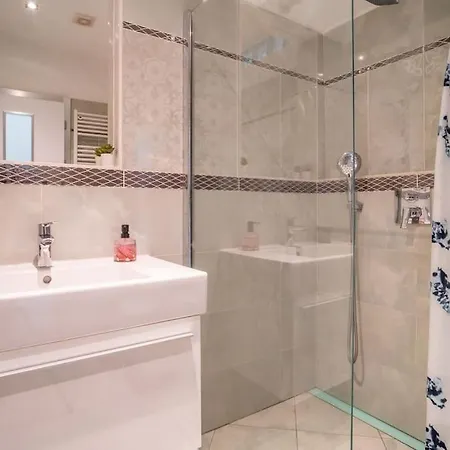 Cozy 2-bedroom Апартаменты *