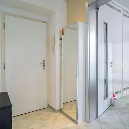 Cozy 2-bedroom Братислава