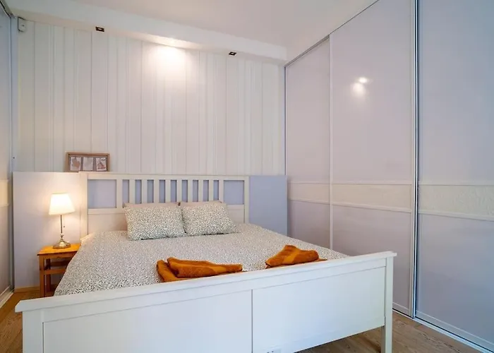 Апартаменты Cozy 2-bedroom *