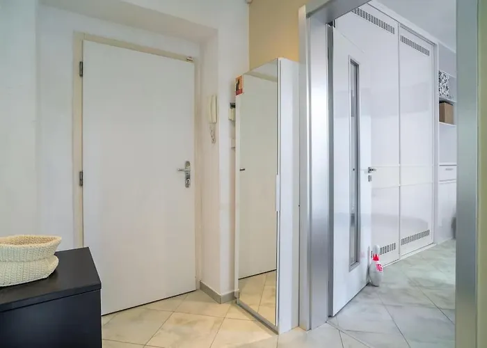 Cozy 2-bedroom Братислава