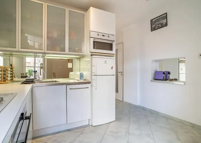 Cozy 2-bedroom 아파트